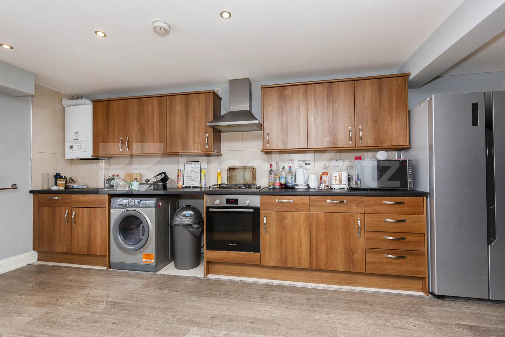 spacious 3 bedroom property with bills included except for council tax Camden Road , Holloway